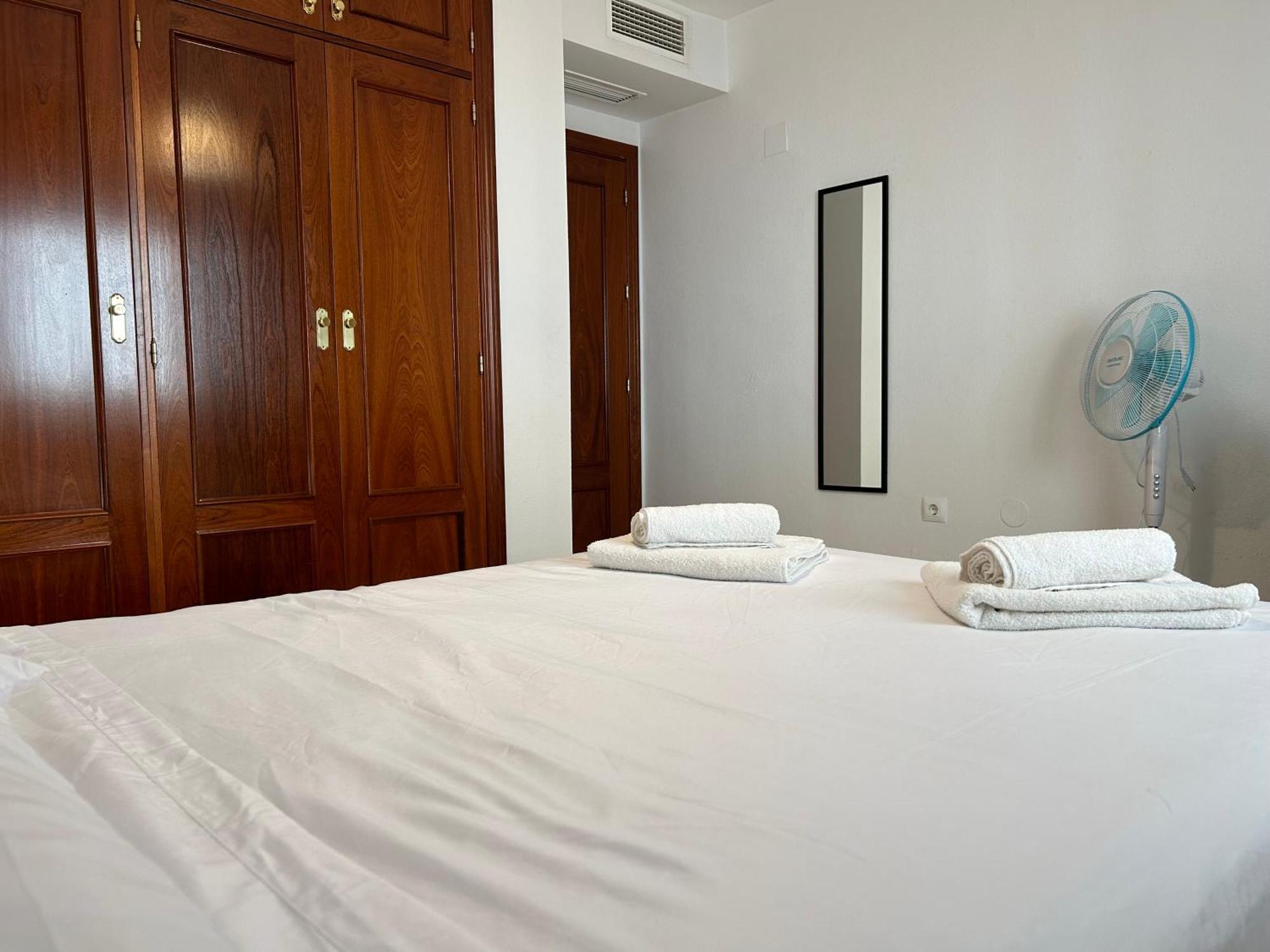 Garden Teatinos, Apartamento Con Piscina Y Ac Малага Экстерьер фото