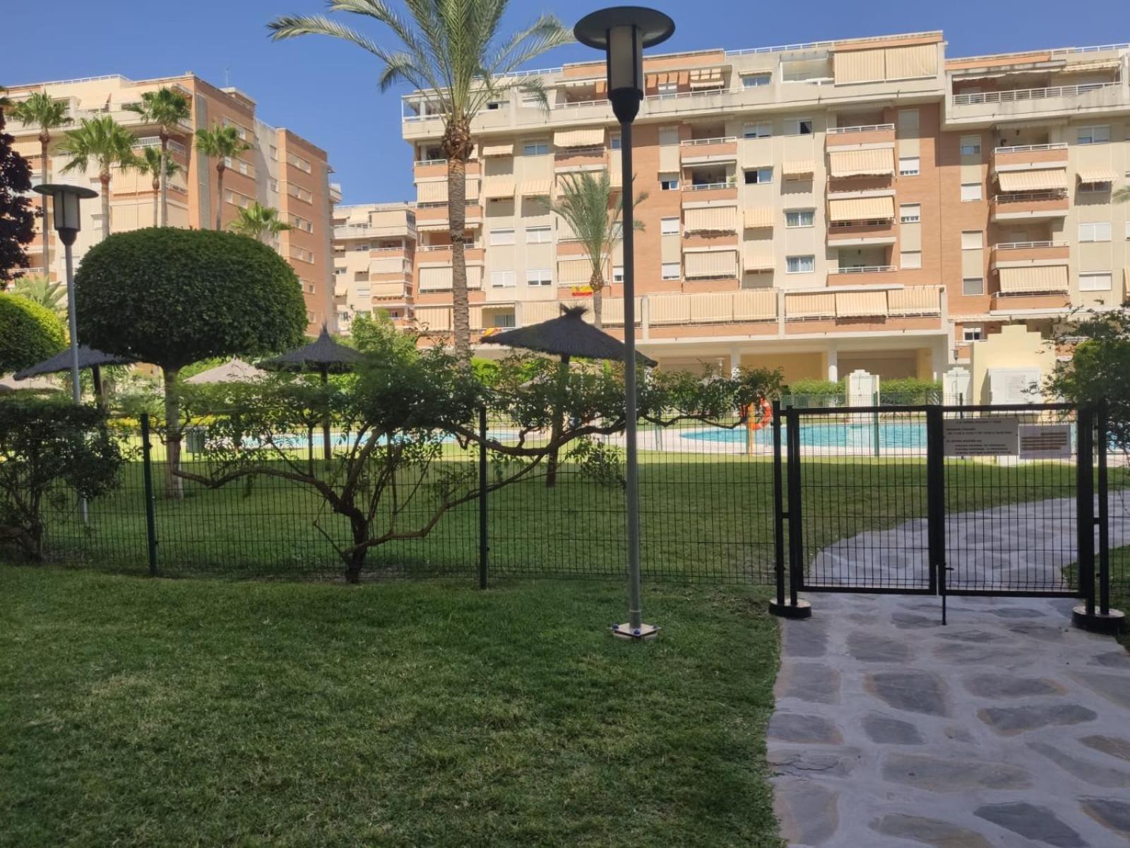 Garden Teatinos, Apartamento Con Piscina Y Ac Малага Экстерьер фото